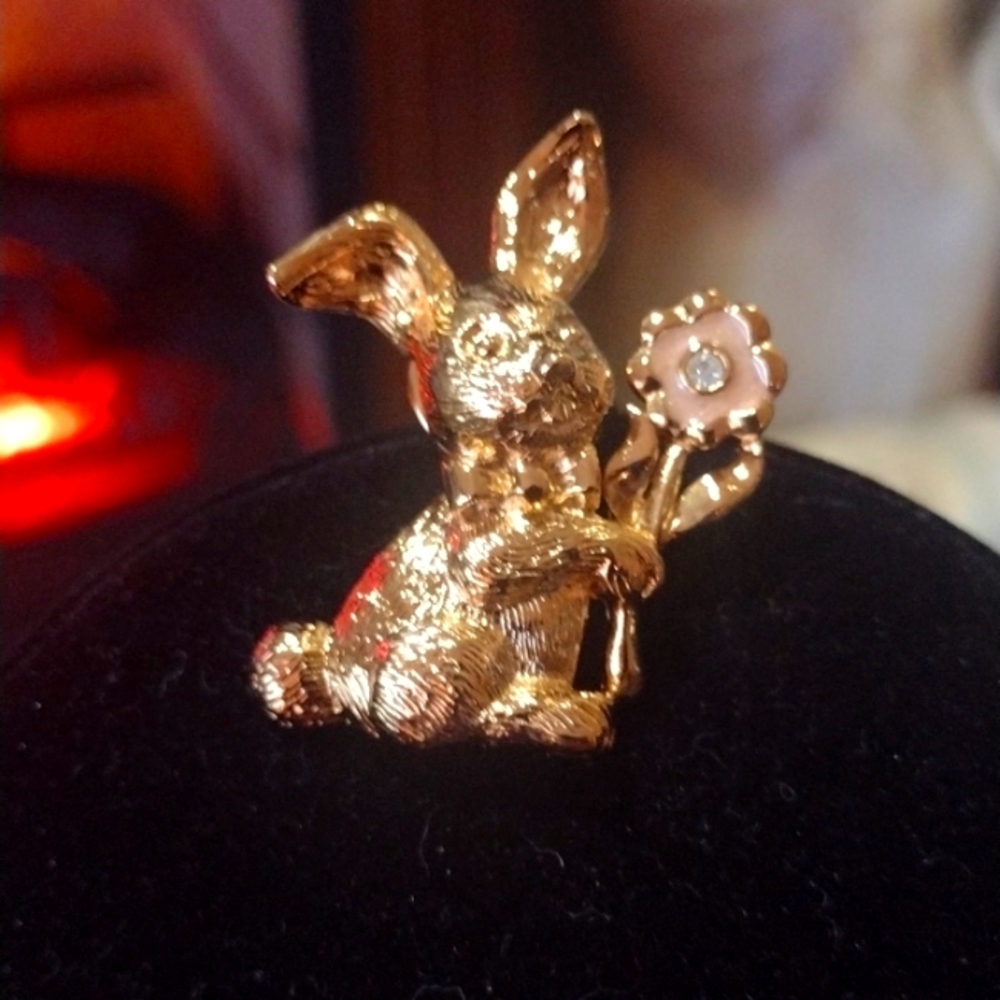 Vintage gold toned honey bunny